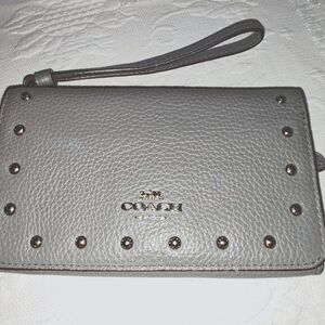 FOUND IT!!  This is the wallet that matches the grey Hobo!  LOOK